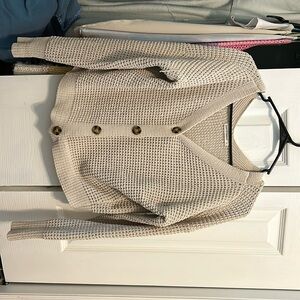 Brand: Moon and Madison Size: L Color: Off white